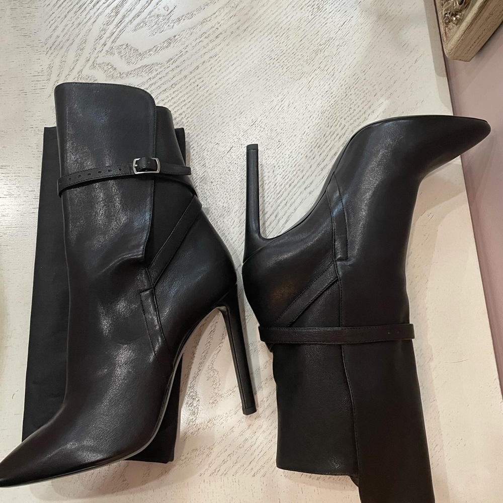 Saint Laurent Mica 105 Boots. - Picture 9 of 12